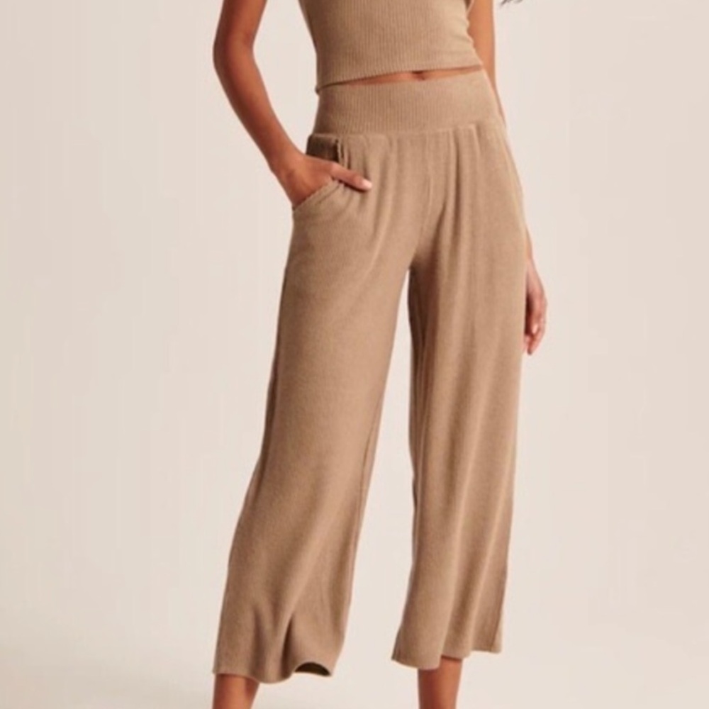 Abercrombie & Fitch Flared Crop Pants